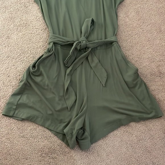 Stretchy Olive Green Old Navy XS Romper with Pockets!! - Picture 3 of 9